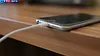 Vignette L’ASTUCE GEEK - Faut-il laisser son smartphone branché à son chargeur toute la nuit ? | TF1 Info